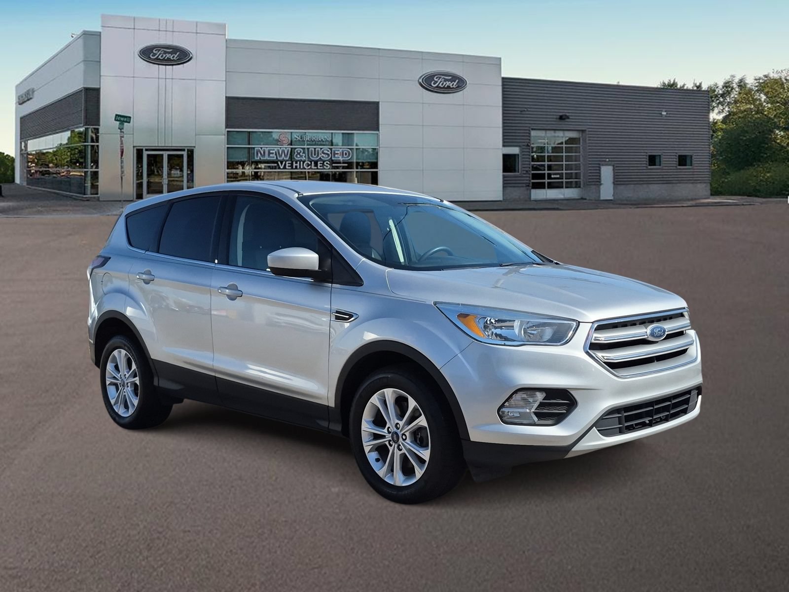 Used 2017 Ford Escape SE w/ SE Cold Weather Package AWD/4WD image 2