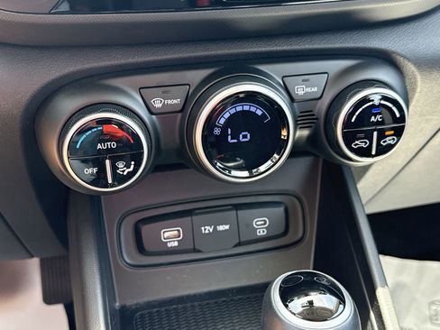 Used 2025 Hyundai Venue SEL FWD image 17