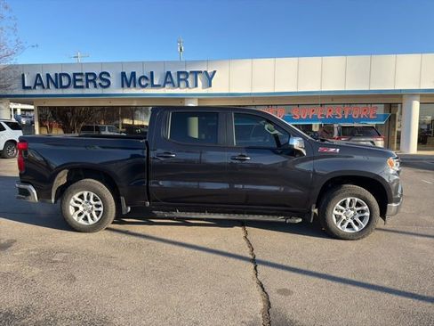 Used 2023 Chevrolet Silverado 1500 LT image 2