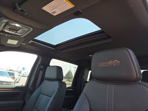 Used 2025 Chevrolet Silverado 2500 High Country w/ High Country Premium Package AWD/4WD image 31