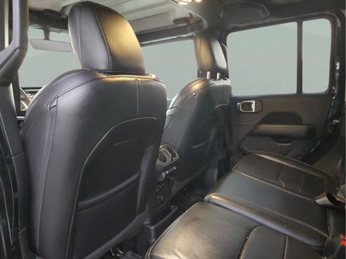 Used 2023 Jeep Wrangler Sahara image 8