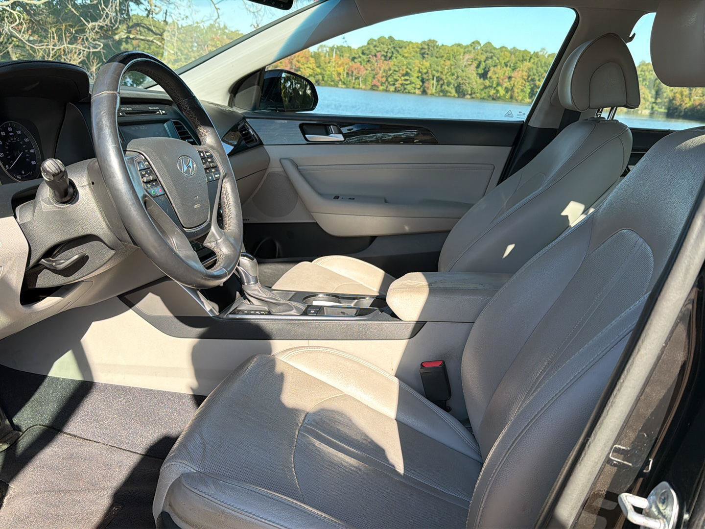 Used 2016 Hyundai Sonata Limited w/ Option Group 04 FWD image 15