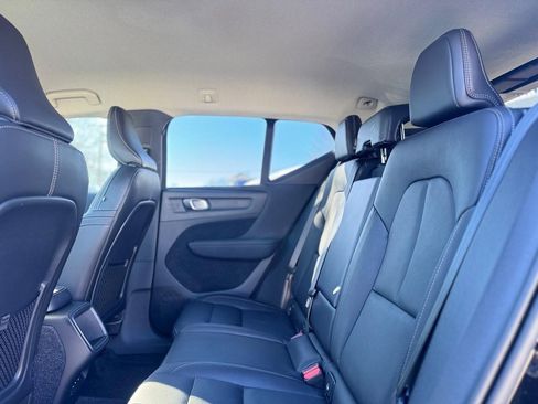 Used 2021 Volvo XC40 T5 Momentum w/ Climate Package image 18