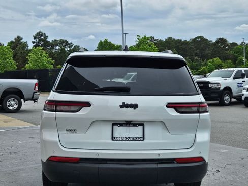 Used 2023 Jeep Grand Cherokee L Laredo RWD image 6
