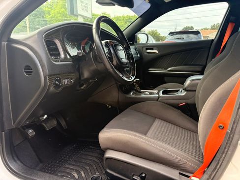 Used 2019 Dodge Charger Scat Pack RWD image 15