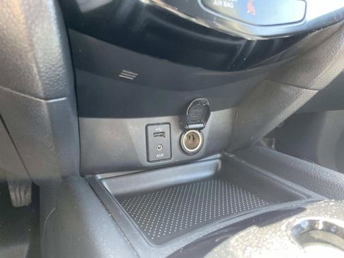 Used 2015 Nissan Rogue SV FWD image 29