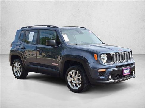 Used 2023 Jeep Renegade Latitude w/ Sun/Sound Group AWD/4WD image 3
