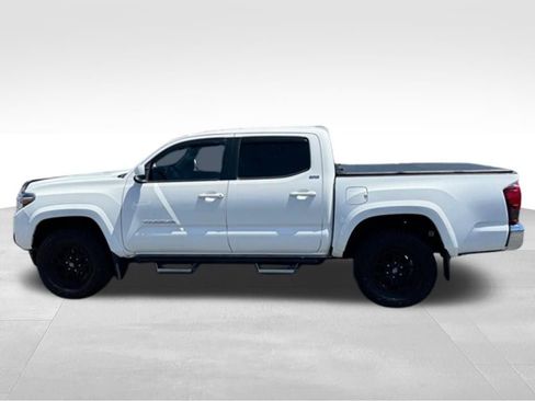 Used 2022 Toyota Tacoma SR5 AWD/4WD image 2