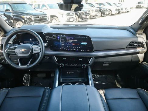 Used 2026 Chevrolet Suburban Premier RWD image 14