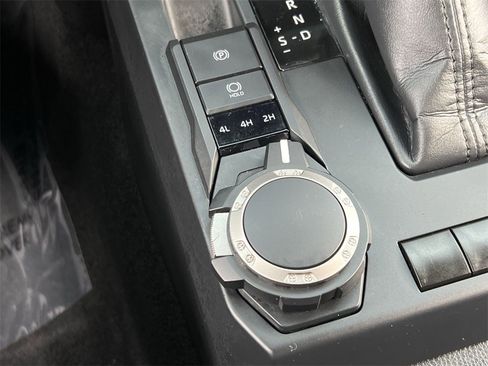 Used 2025 Toyota Tacoma SR image 32