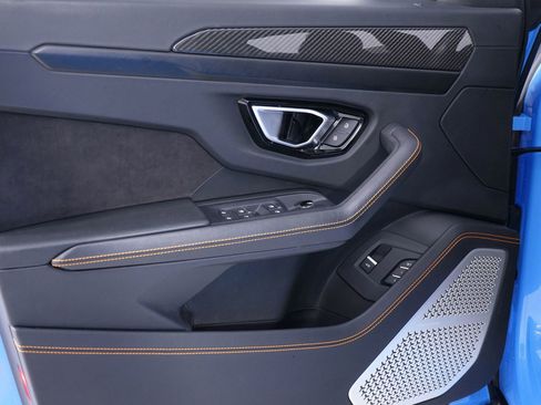 Used 2021 Lamborghini Urus AWD/4WD image 34