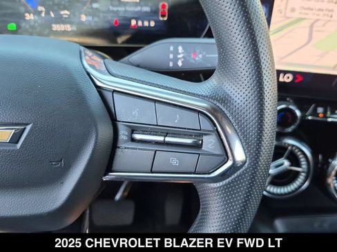 Used 2025 Chevrolet Blazer EV LT FWD image 18