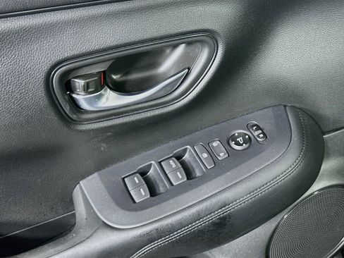 Used 2025 Honda HR-V LX image 15