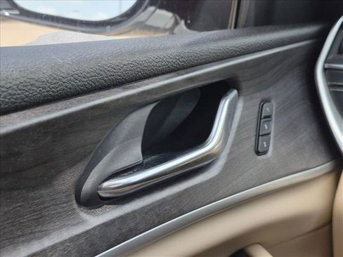 Used 2021 Jeep Grand Cherokee L Limited RWD image 9