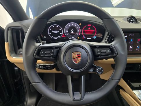 Certified 2025 Porsche Cayenne Coupe AWD/4WD image 15