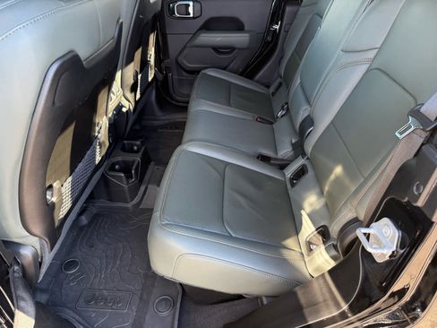 Used 2025 Jeep Gladiator Mojave w/ Convenience Group image 11