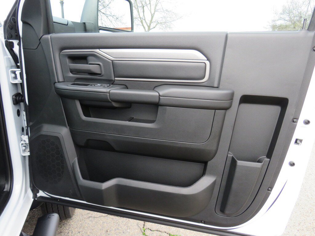 New 2023 RAM 4500 Tradesman RWD image 27