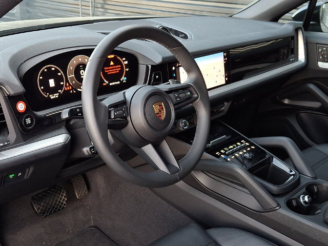 Certified 2025 Porsche Cayenne Coupe AWD/4WD image 4