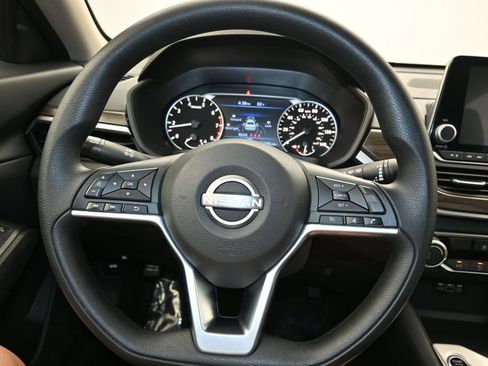 Certified 2025 Nissan Altima 2.5 SV FWD image 13