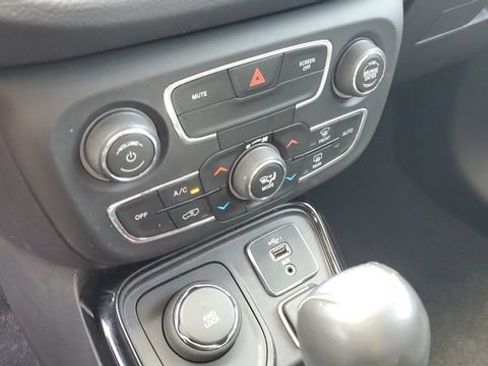 Used 2020 Jeep Compass Limited AWD/4WD image 13