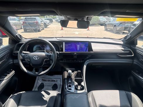 Used 2025 Toyota Crown Platinum AWD/4WD image 10