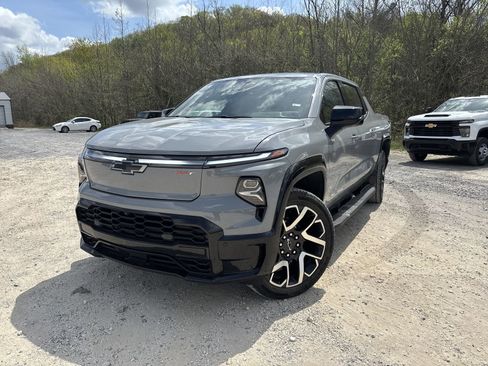 Used 2025 Chevrolet Silverado EV RST image 3