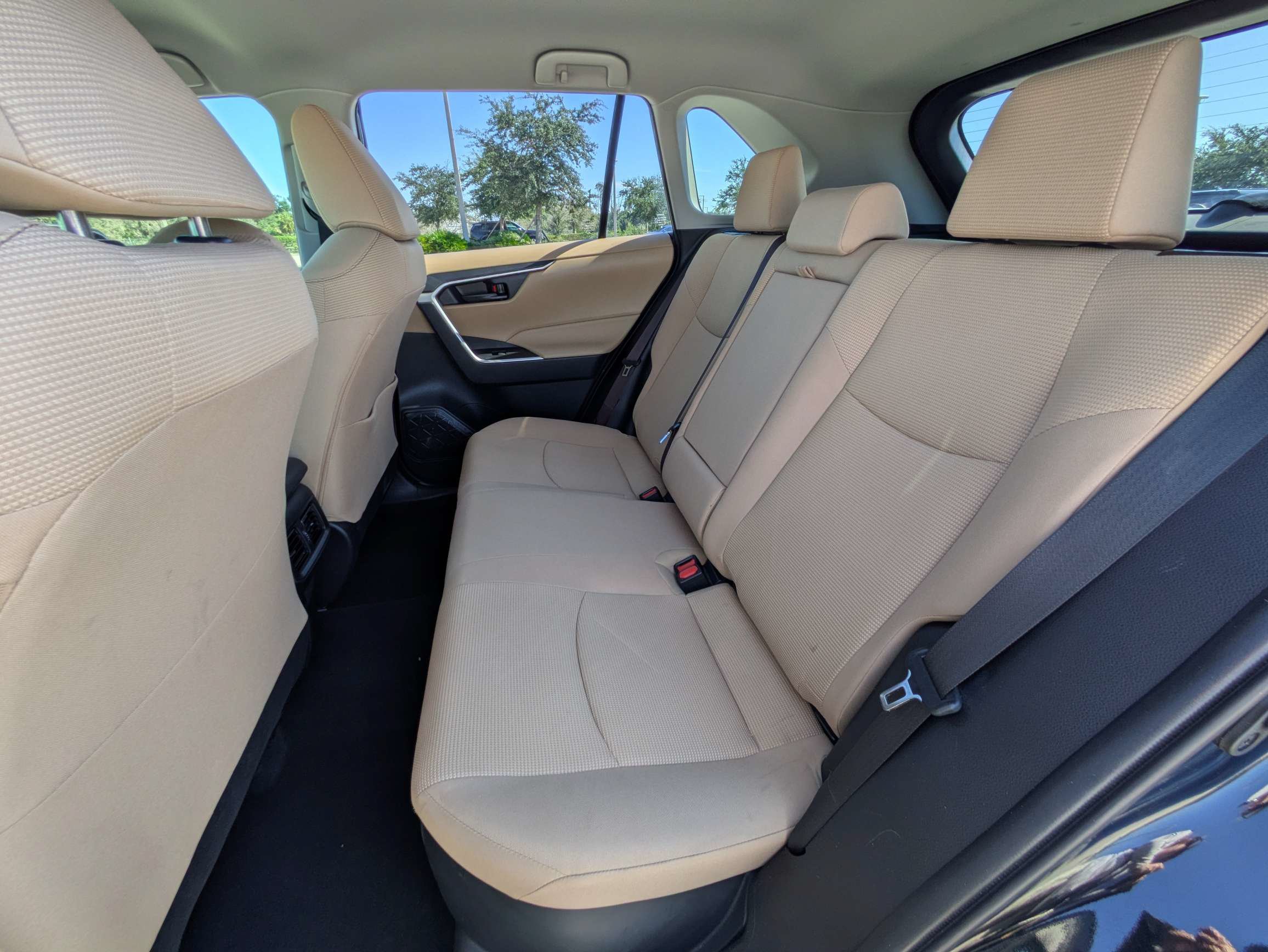 Used 2019 Toyota RAV4 LE w/ Protection Package AWD/4WD image 14