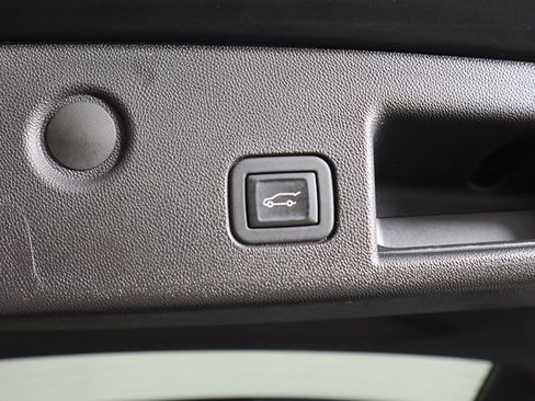 Used 2023 Chevrolet Equinox LT image 50