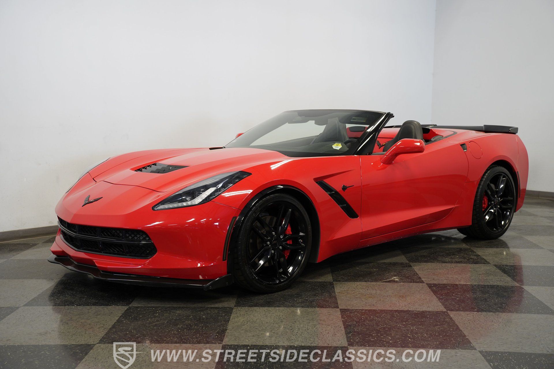 Used 2019 Chevrolet Corvette Stingray Convertible w/ Carbon Flash Badge Package RWD image 6