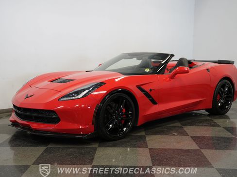 Used 2019 Chevrolet Corvette Stingray Convertible w/ Carbon Flash Badge Package image 6