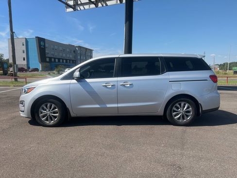 Used 2020 Kia Sedona LX image 3