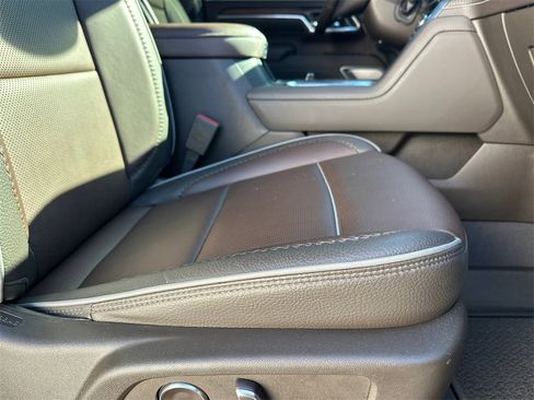 Used 2025 GMC Sierra 2500 Denali w/ Denali Reserve Package image 14