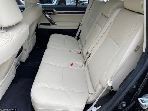Used 2023 Lexus GX 460 Premium w/ Premium Package image 14
