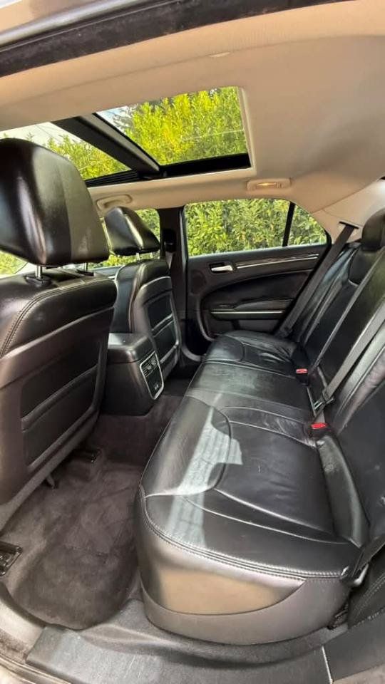 Used 2016 Chrysler 300 Limited RWD image 2