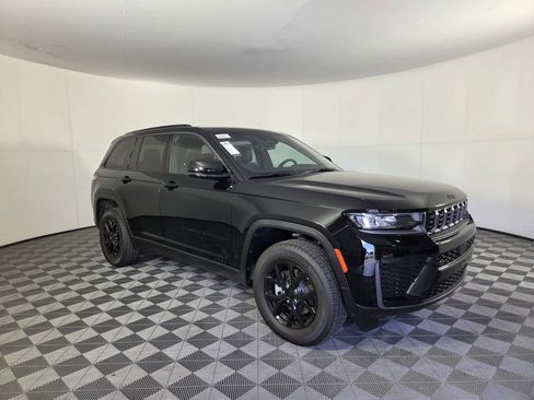 New 2026 Jeep Grand Cherokee Altitude RWD image 2