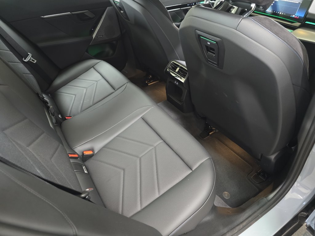 Used 2026 BMW 530i w/ M Sport Package RWD image 16