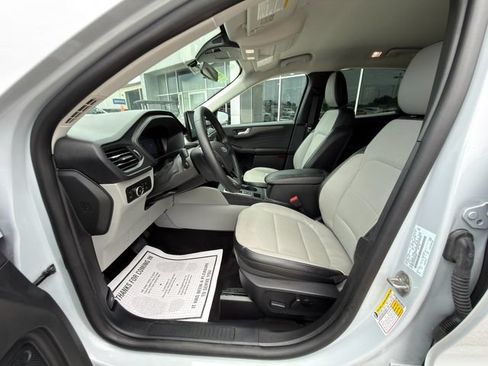 Used 2025 Ford Escape SE FWD image 21
