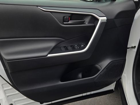 Certified 2025 Toyota RAV4 LE AWD/4WD image 9