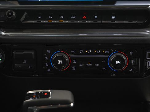 Used 2024 Chevrolet Silverado 1500 High Country image 18