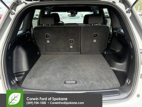 Used 2024 Jeep Grand Cherokee Laredo w/ Trailer Tow Package AWD/4WD image 18