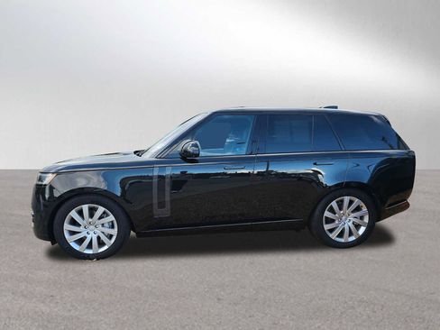 Used 2023 Land Rover Range Rover SE image 2