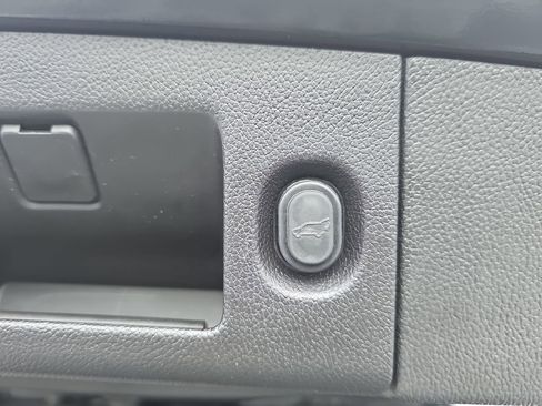 Used 2018 Cadillac Escalade ESV Premium Luxury image 15