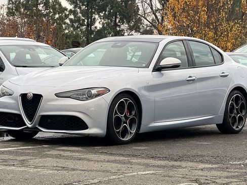 Used 2022 Alfa Romeo Giulia Ti image 8