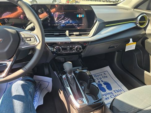 New 2025 Chevrolet Trax LT w/ Driver Confidence Package image 9