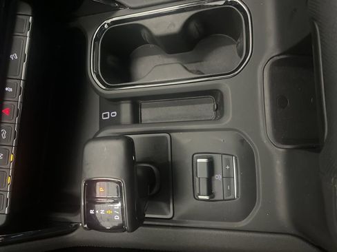 Used 2025 GMC Sierra 1500 AT4 w/ AT4 Premium Package AWD/4WD image 25