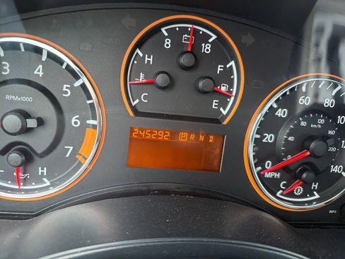 Used 2011 Nissan Armada Platinum w/ 2nd Row Captain Seat Pkg image 29