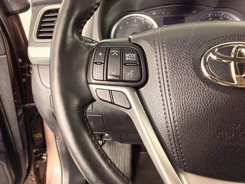 Used 2018 Toyota Highlander XLE AWD/4WD image 22
