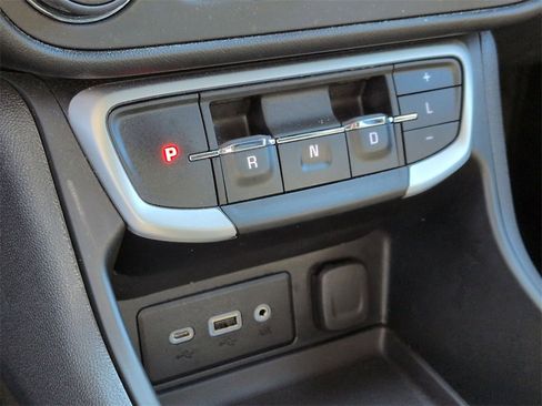 Used 2023 GMC Terrain SLE w/ Driver Convenience Package image 16