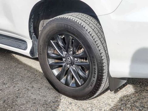 Used 2021 Lexus GX 460 Premium w/ Premium Package image 18