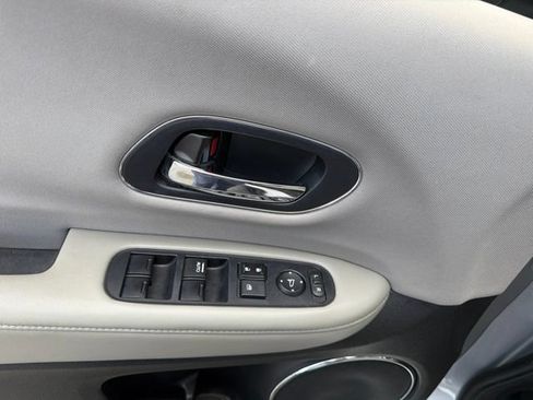 Used 2018 Honda HR-V EX image 7